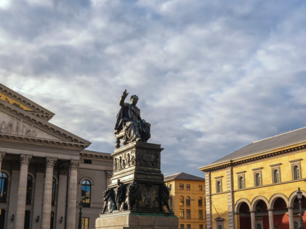 Munich Research Assistant